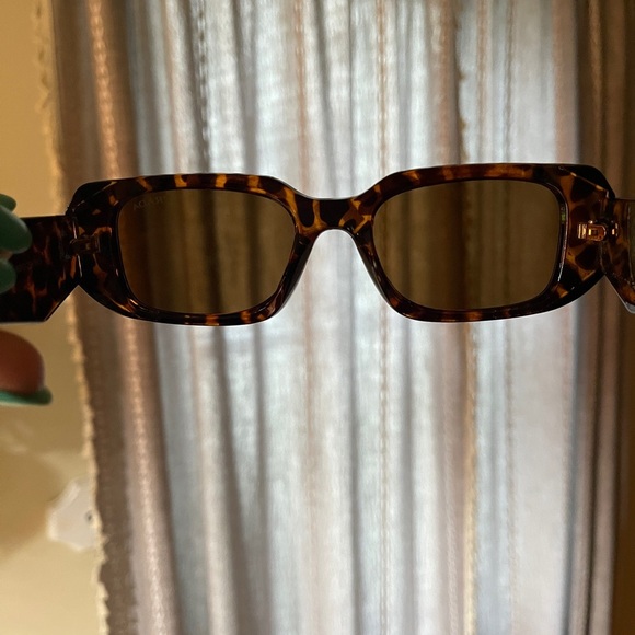 Prada sunglasses - Picture 6 of 8